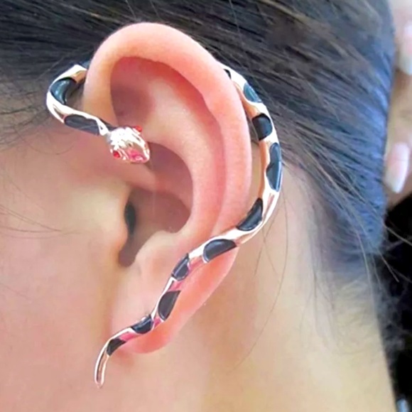 Jewelry - 🐍 Slithering Snake Earring Ear Cuff